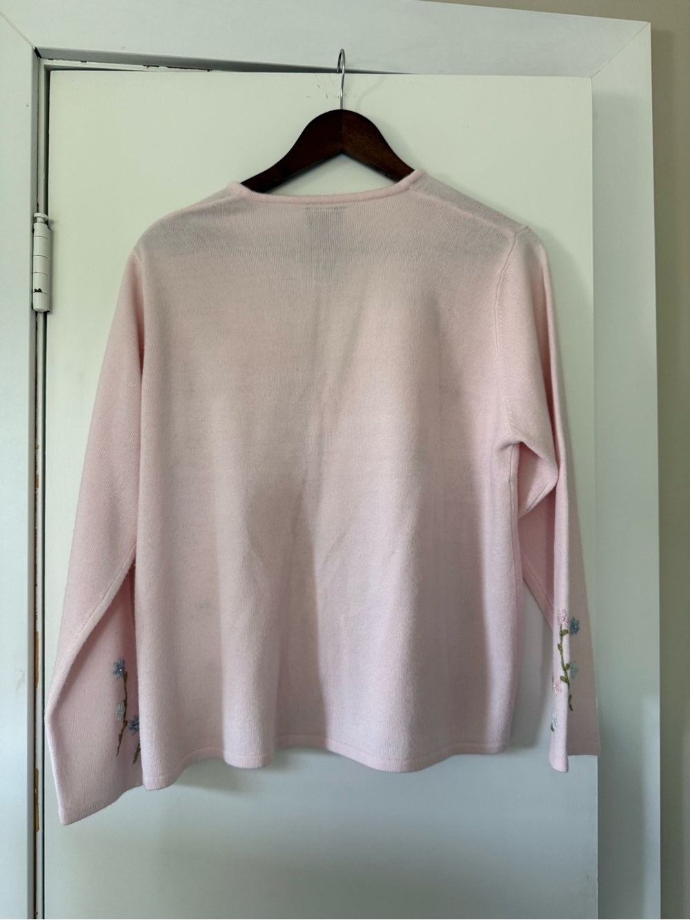VINTAGE Designers Originals Light Pink Floral Embroidered V-Neck Cardigan - Picture 5 of 6
